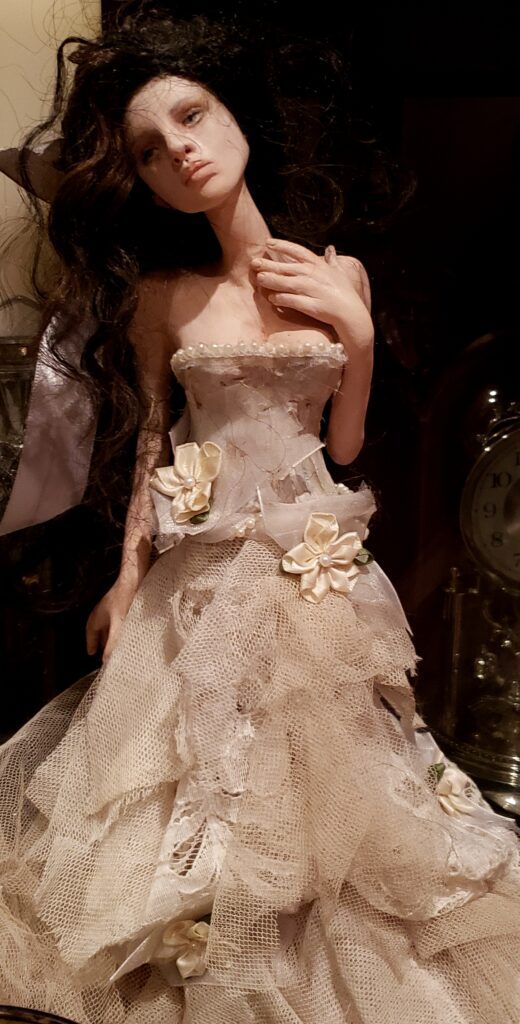 Sulpture in wedding dress