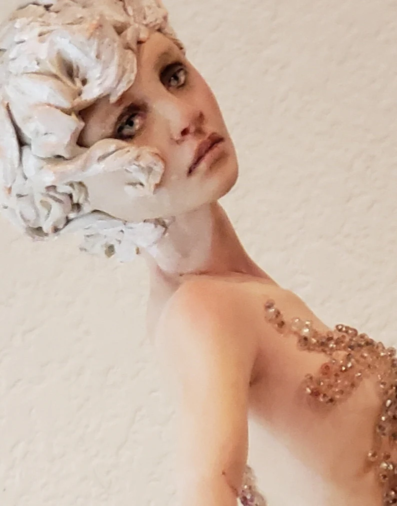 Sulpture with short hair